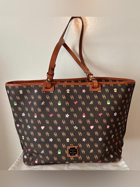 Dooney & Bourke Handbags - Dooney & Bourke Gretta Novelty Leisure
SHOPPER XL .  Limited Edition